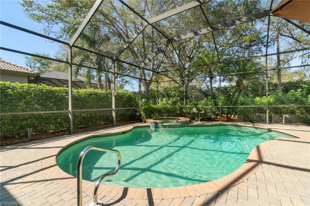 1091 Camelot Cir, Naples, FL 34119-4