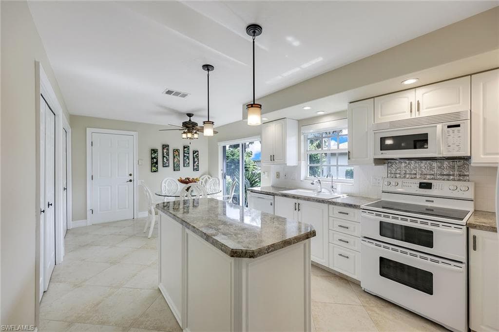13440 Bridgeford Ave, Bonita Springs, FL 34135-4