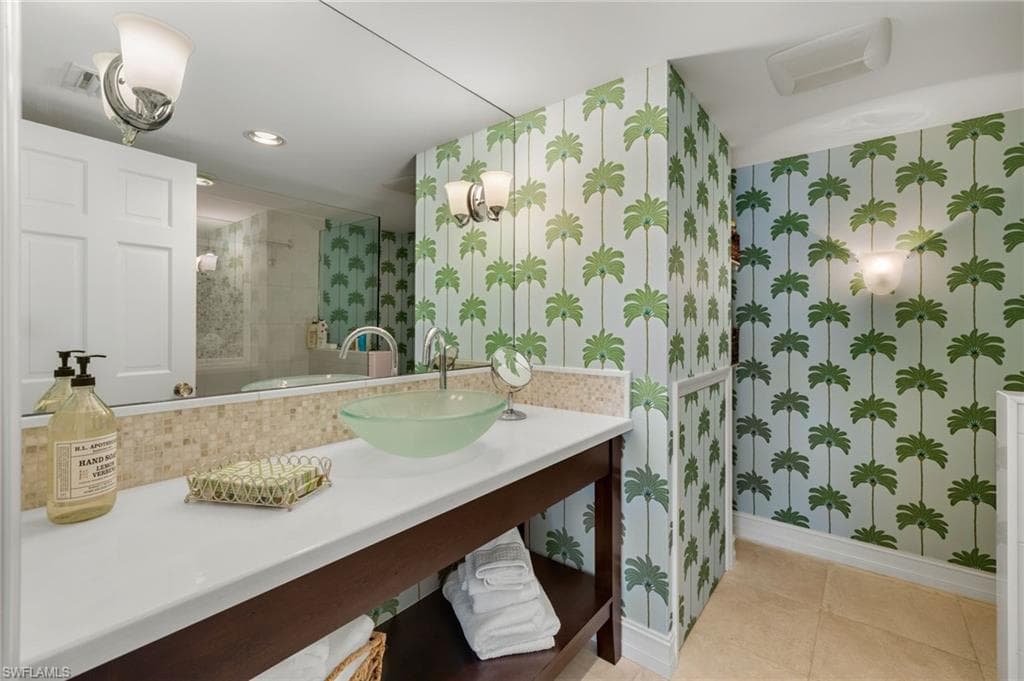 3483 Gulf Shore Blvd N 406, Naples, FL 34103-19