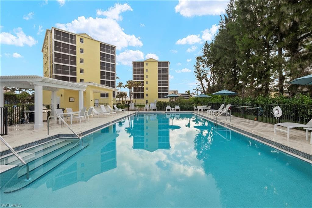 3483 Gulf Shore Blvd N 406, Naples, FL 34103-25