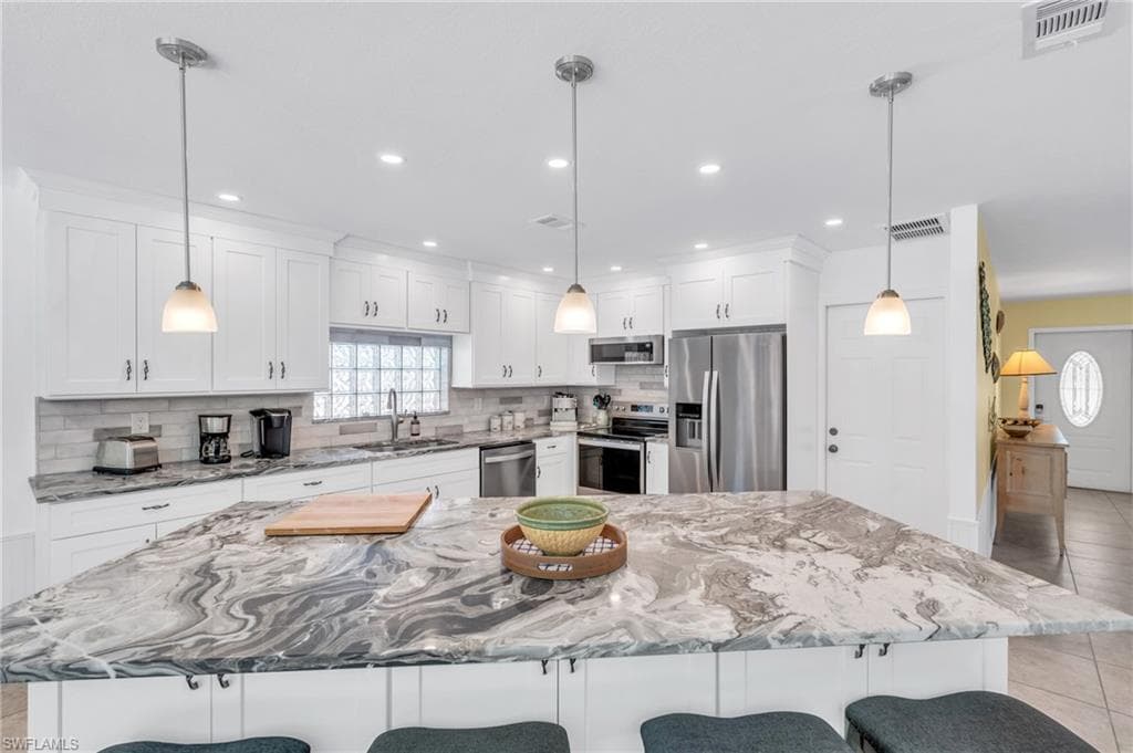 27297 Buccaneer Dr, Bonita Springs, FL 34135-9