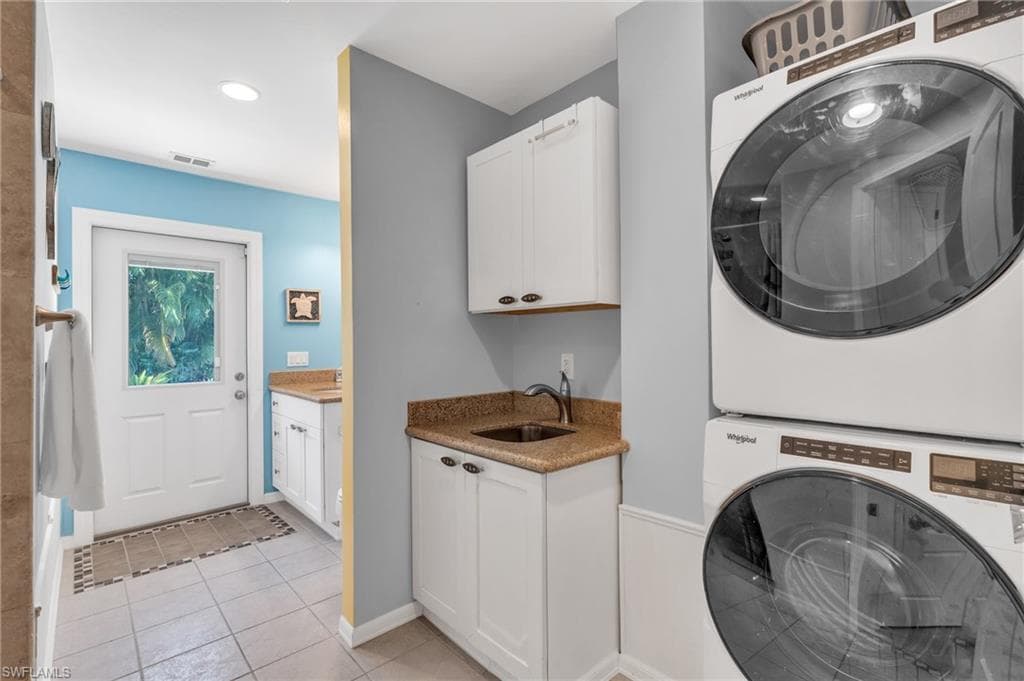27297 Buccaneer Dr, Bonita Springs, FL 34135-26