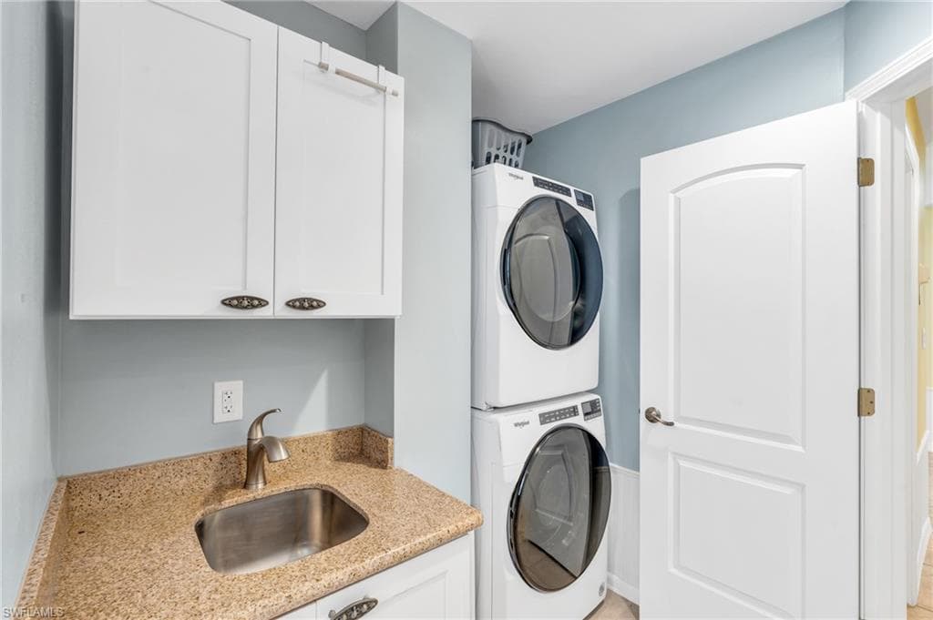 27297 Buccaneer Dr, Bonita Springs, FL 34135-27