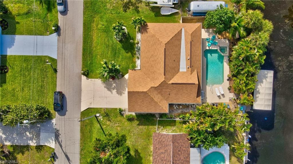 27297 Buccaneer Dr, Bonita Springs, FL 34135-31