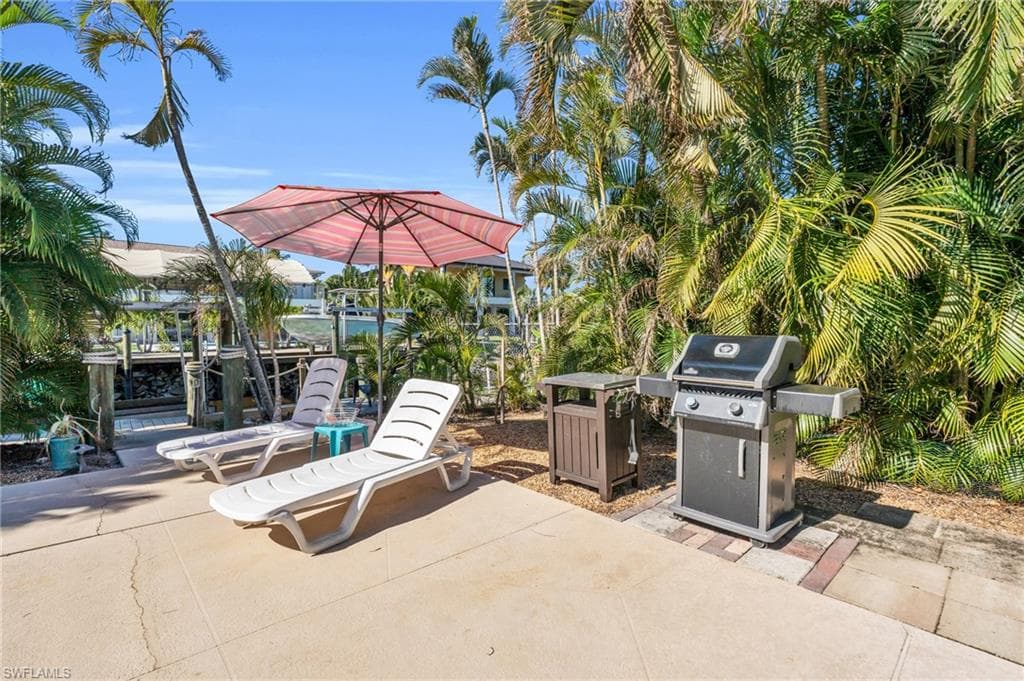 27297 Buccaneer Dr, Bonita Springs, FL 34135-32