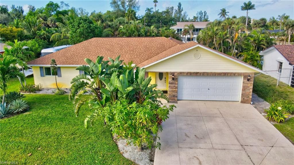 27297 Buccaneer Dr, Bonita Springs, FL 34135-5