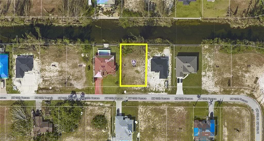 1801 20th Ter, Cape Coral, FL 33993-2