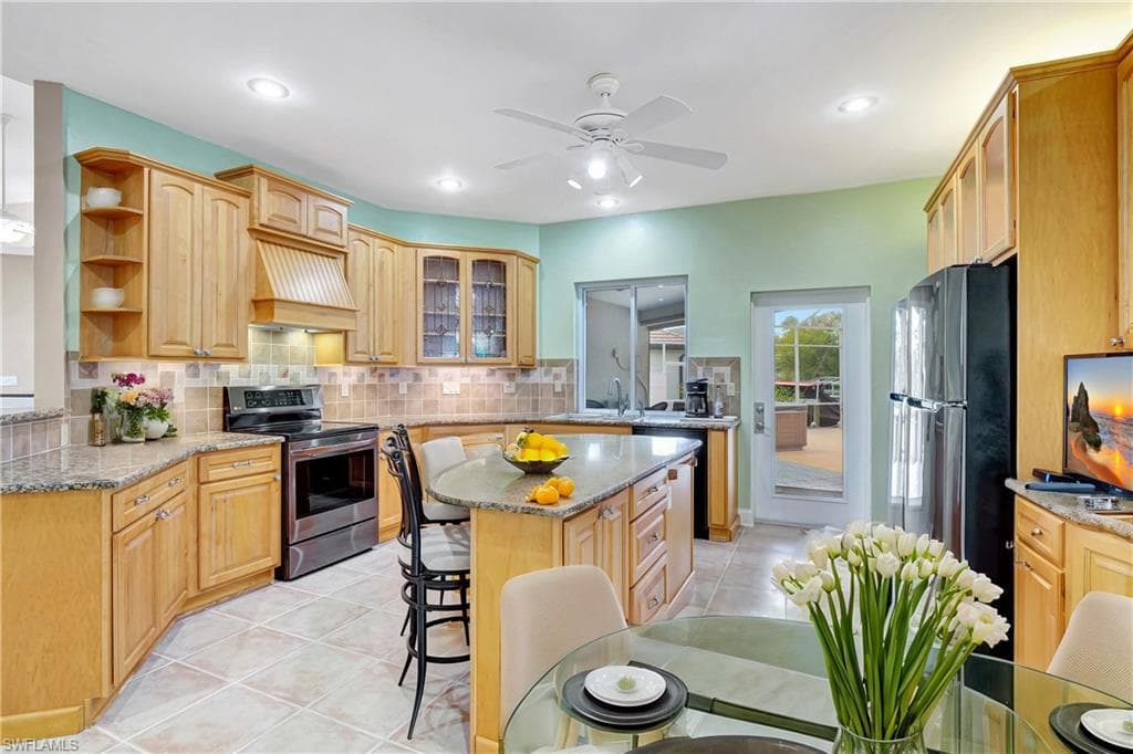 4402 12th Pl, Cape Coral, FL 33914-10