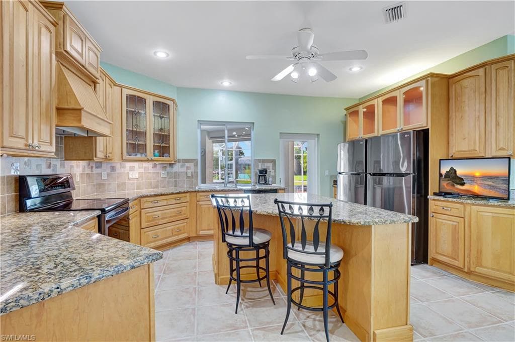 4402 12th Pl, Cape Coral, FL 33914-11