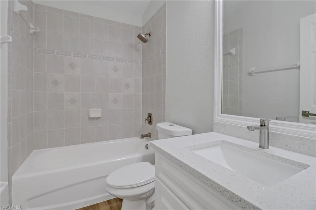 380 13th St NW, Naples, FL 34120-16
