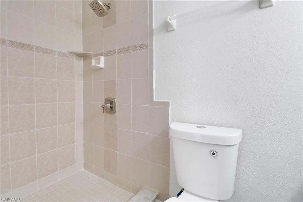 380 13th St NW, Naples, FL 34120-24