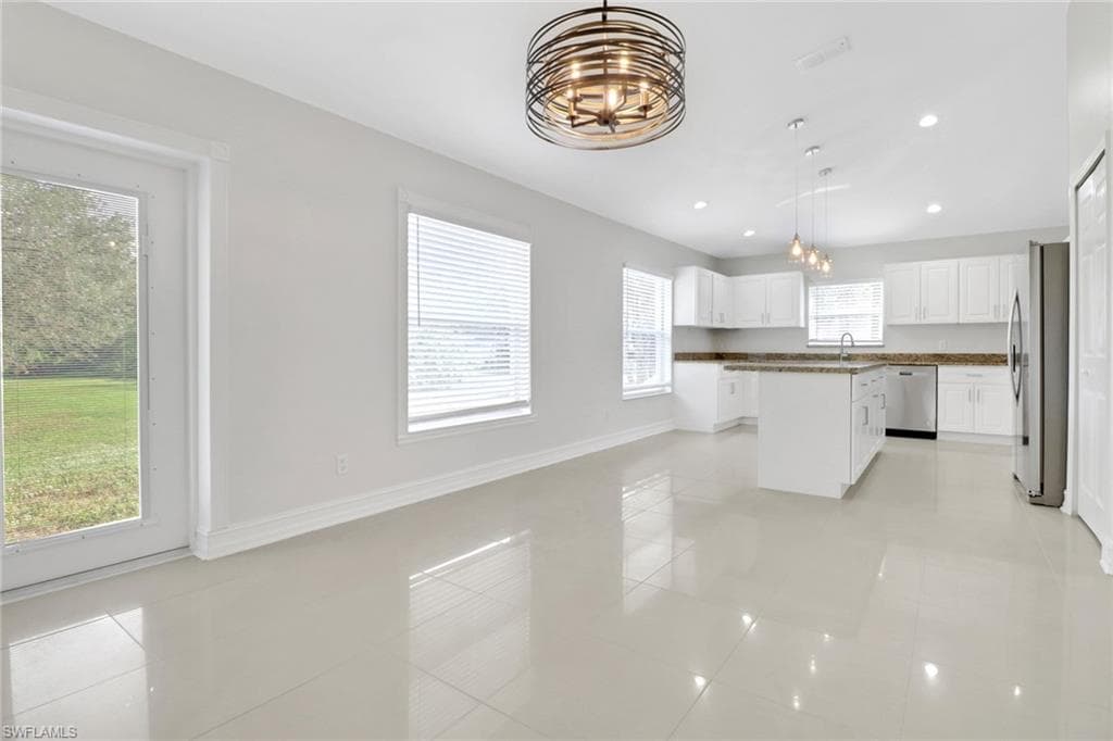 380 13th St NW, Naples, FL 34120-1