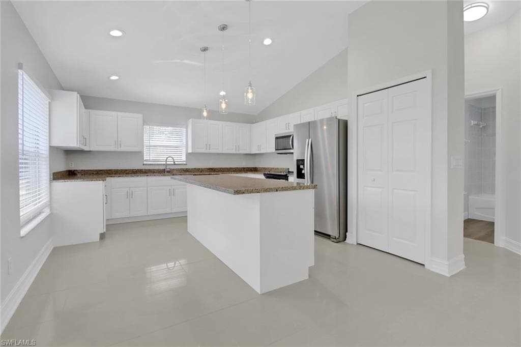 380 13th St NW, Naples, FL 34120-3