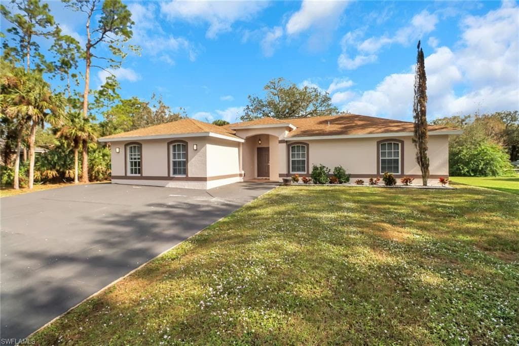 380 13th St NW, Naples, FL 34120-4