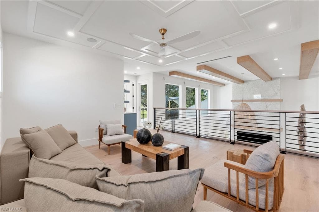 565 Whispering Pine Ln, Naples, FL 34103-22