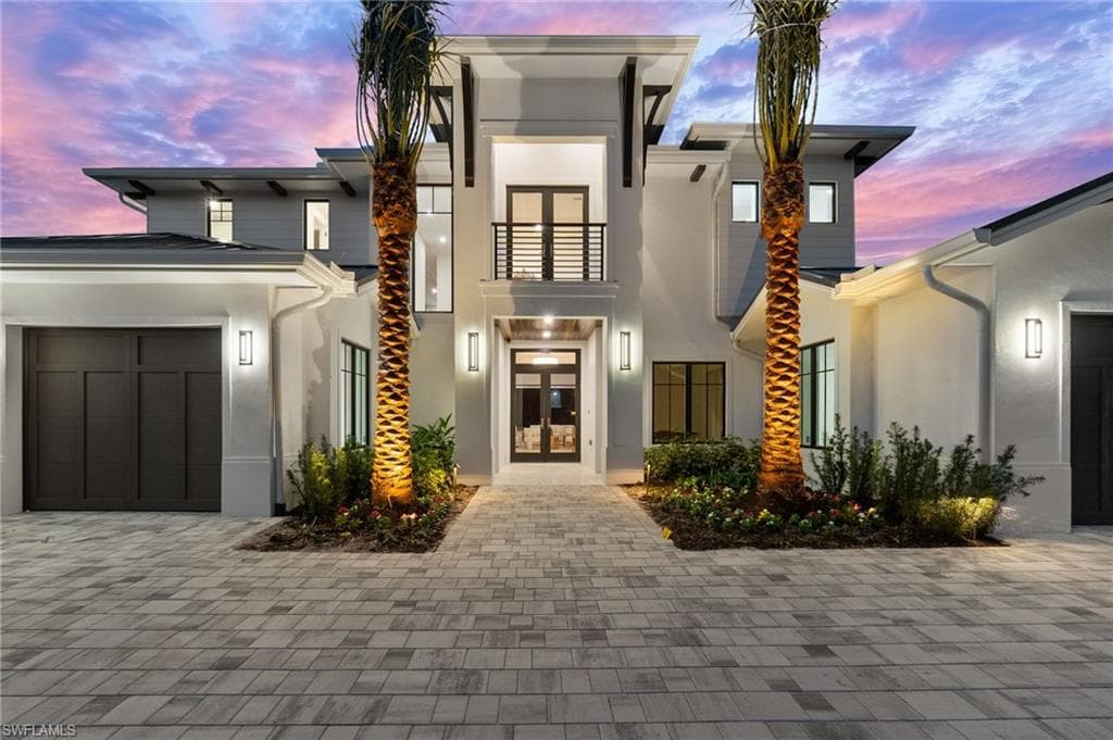 565 Whispering Pine Ln, Naples, FL 34103-2