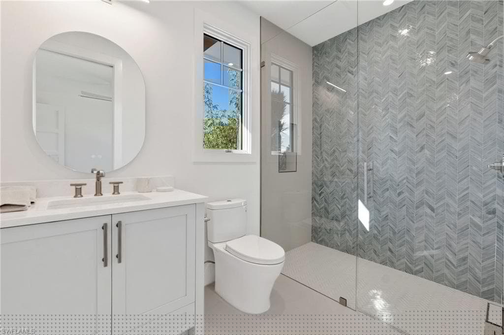 565 Whispering Pine Ln, Naples, FL 34103-38