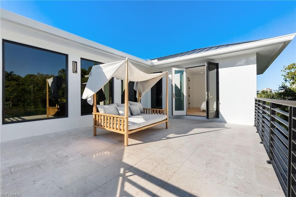 565 Whispering Pine Ln, Naples, FL 34103-40