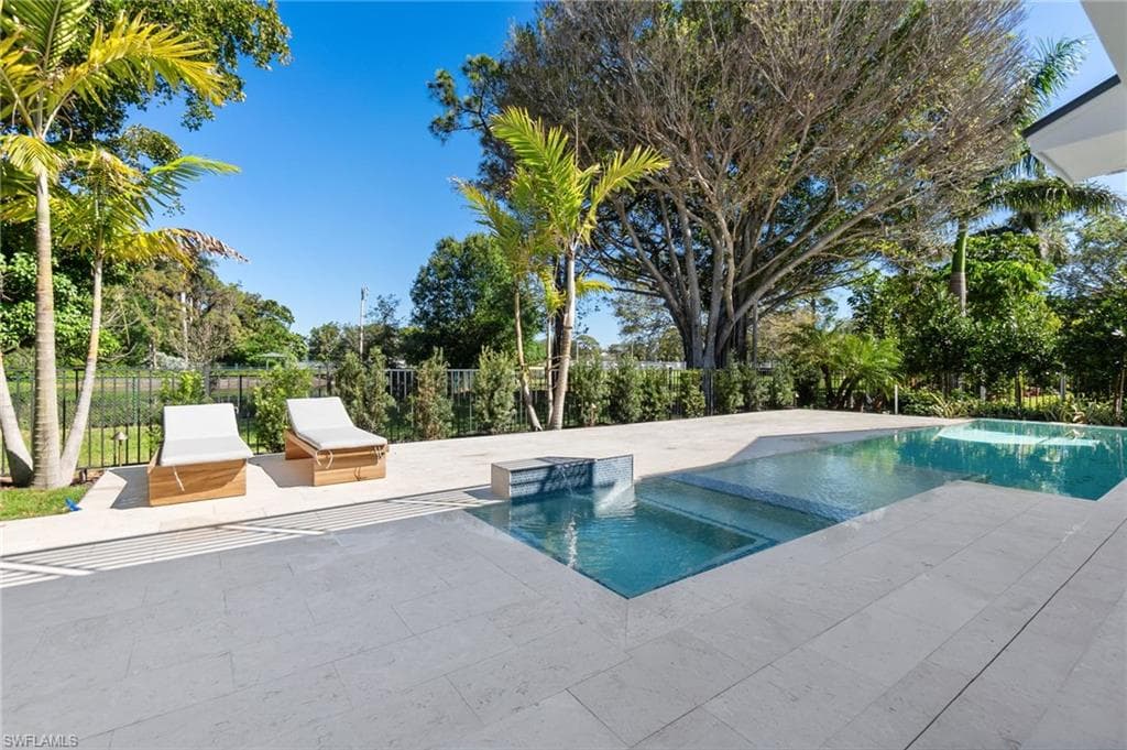 565 Whispering Pine Ln, Naples, FL 34103-43