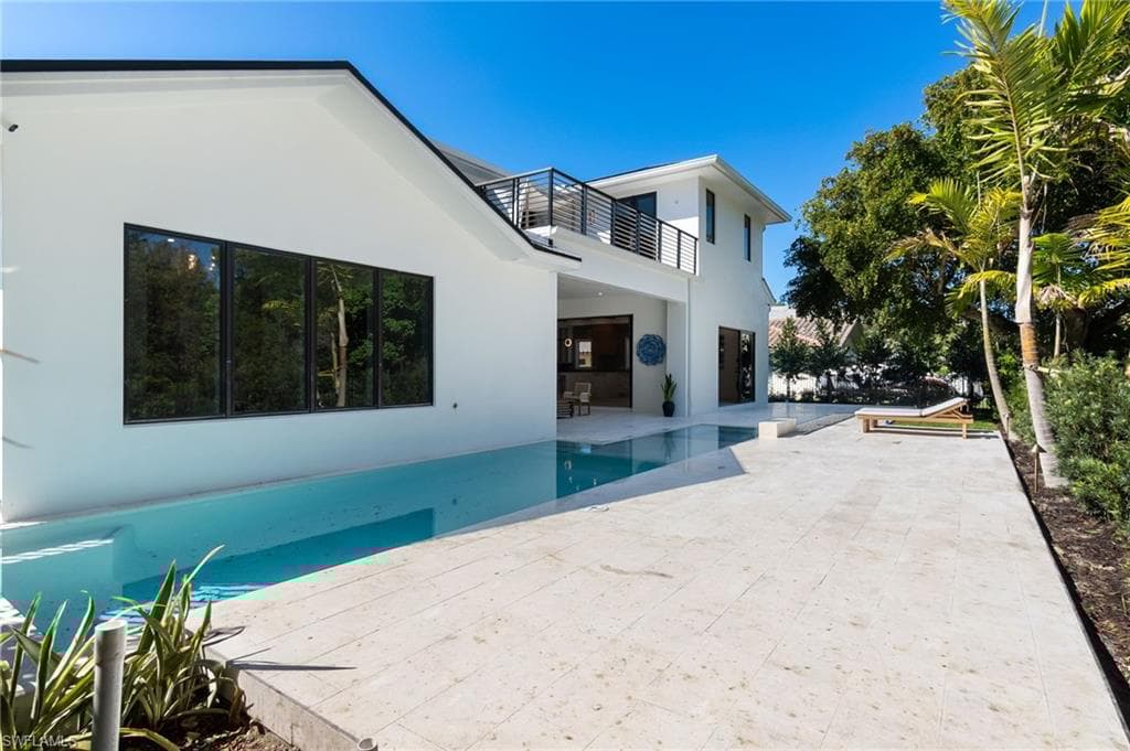 565 Whispering Pine Ln, Naples, FL 34103-45