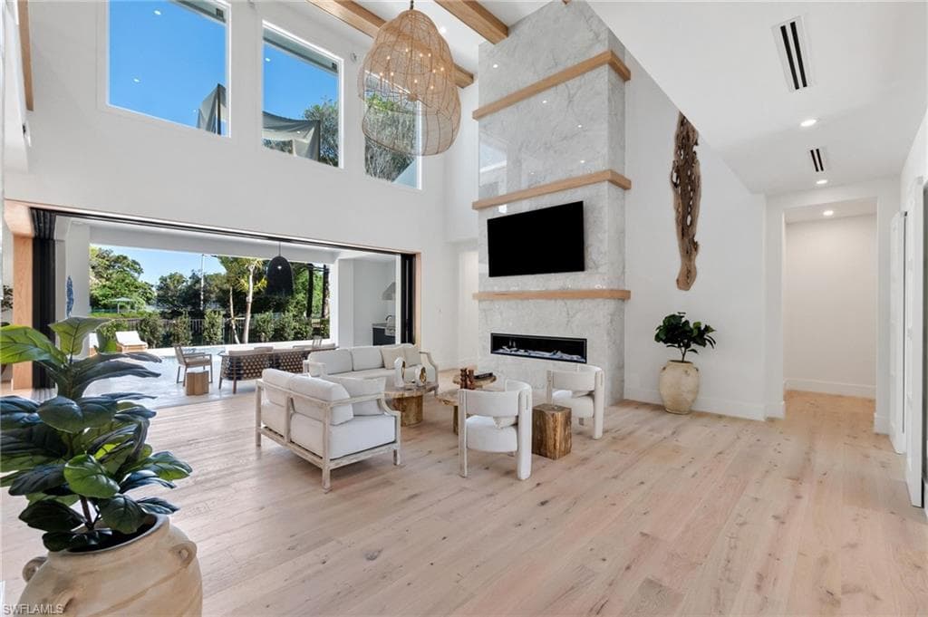 565 Whispering Pine Ln, Naples, FL 34103-7
