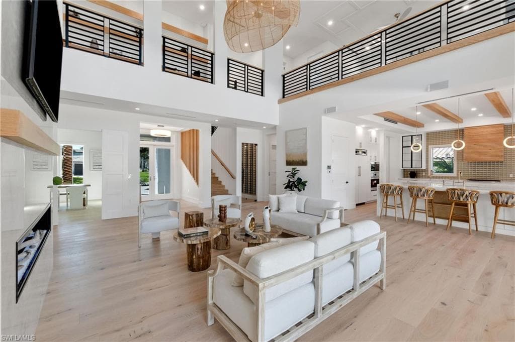 565 Whispering Pine Ln, Naples, FL 34103-8