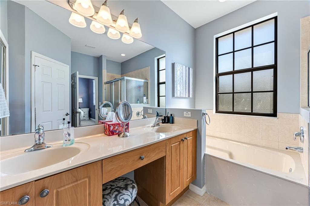 15064 Summit Place Cir, Naples, FL 34119-16