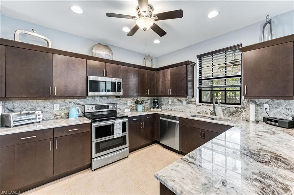 15064 Summit Place Cir, Naples, FL 34119-7