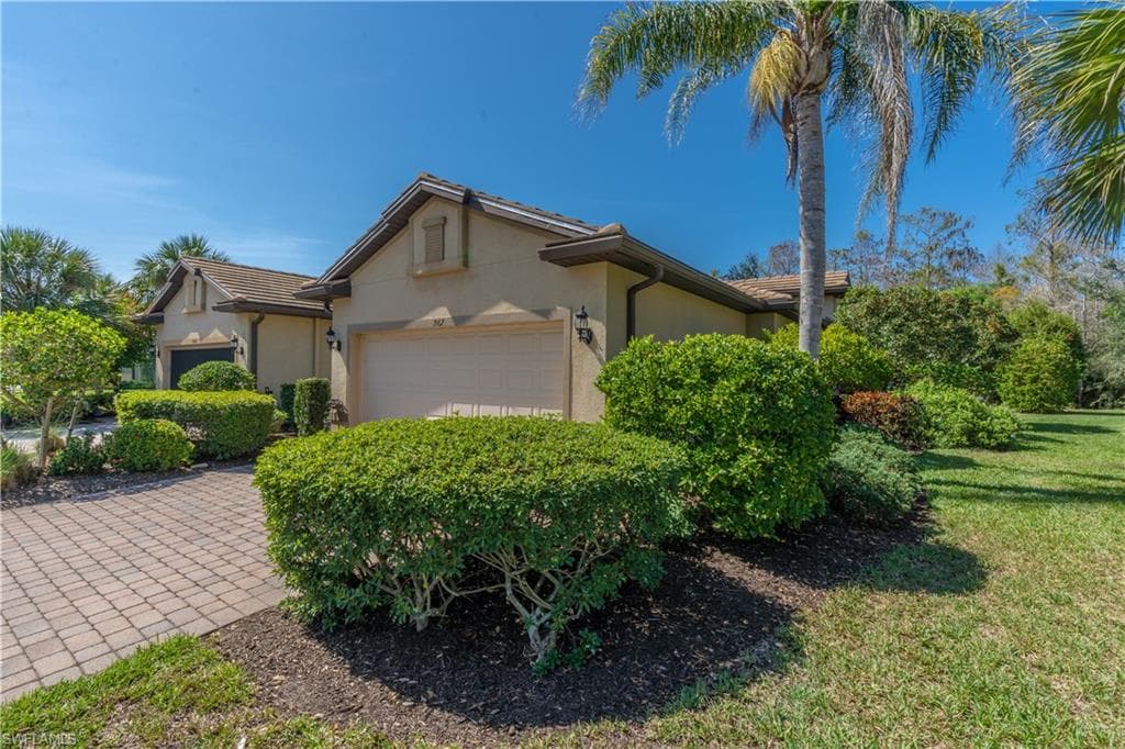 7167 Live Oak Dr, Naples, FL 34114-28