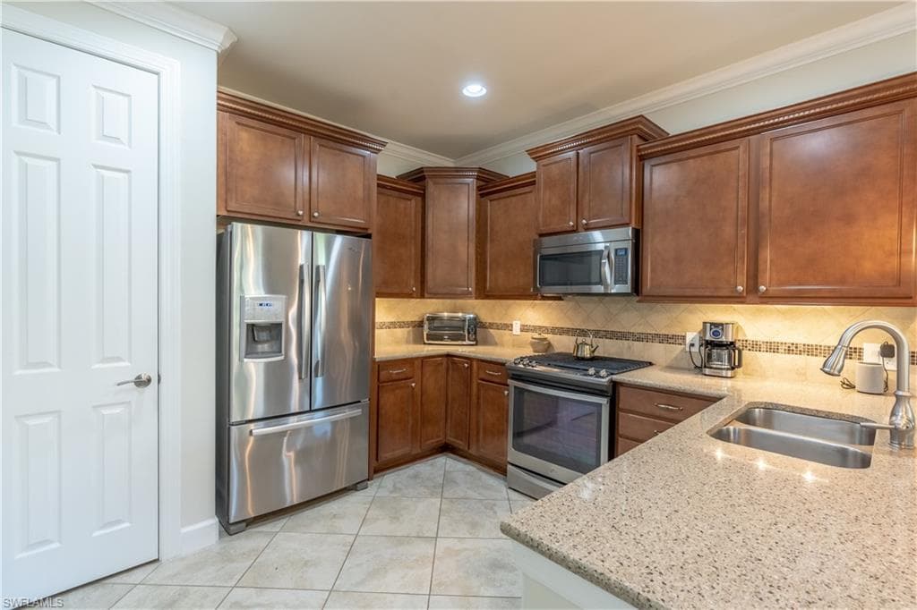 7167 Live Oak Dr, Naples, FL 34114-5