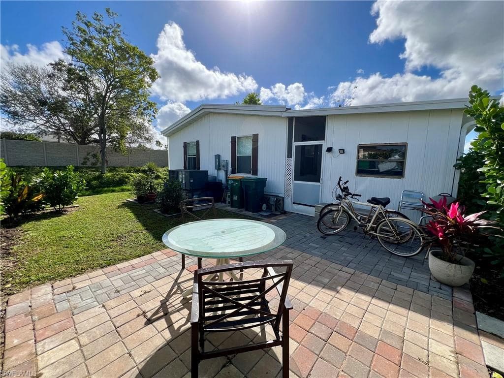 101 Lime Key Ln, Naples, FL 34114-11