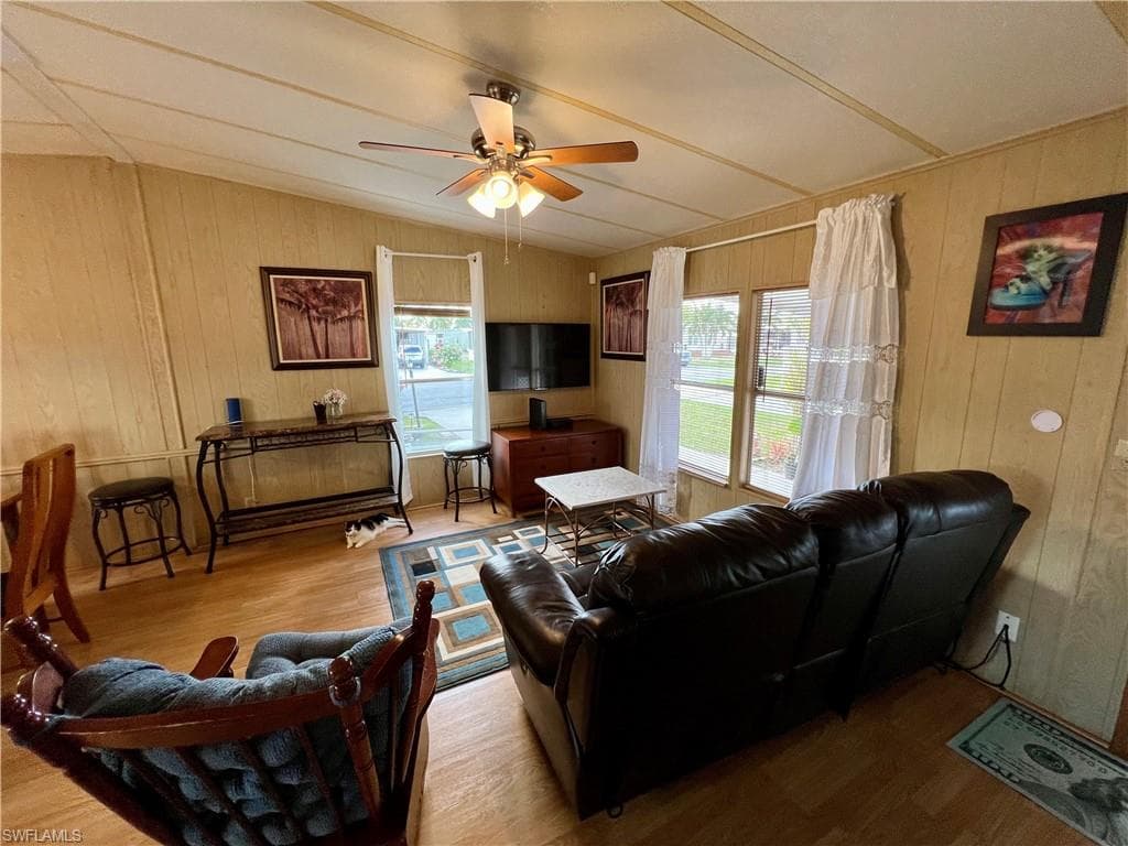 101 Lime Key Ln, Naples, FL 34114-19