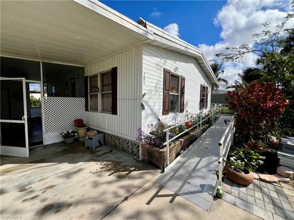 101 Lime Key Ln, Naples, FL 34114-5