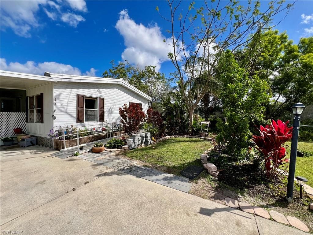 101 Lime Key Ln, Naples, FL 34114-6