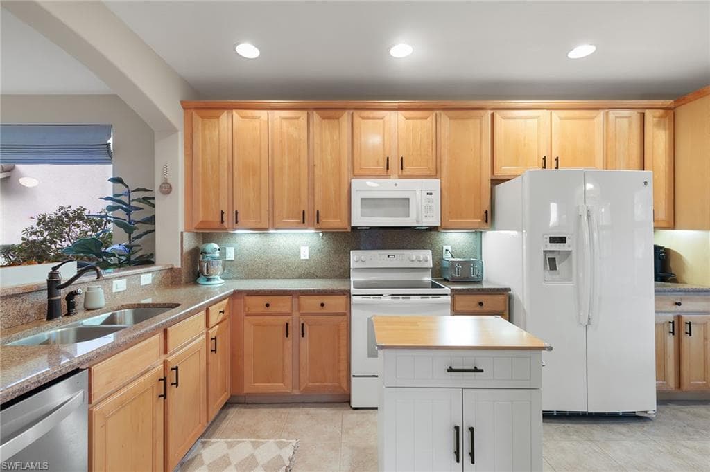 1244 Manado Dr, Naples, FL 34113-12