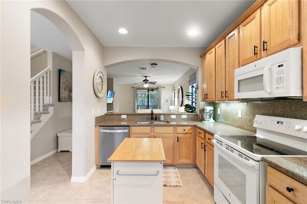 1244 Manado Dr, Naples, FL 34113-15