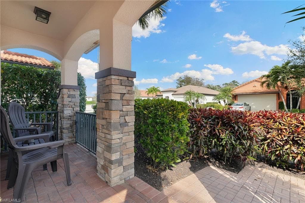 1244 Manado Dr, Naples, FL 34113-6