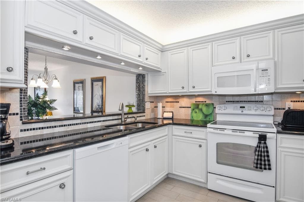 1250 Yesica Ann Cir E102, Naples, FL 34110-9