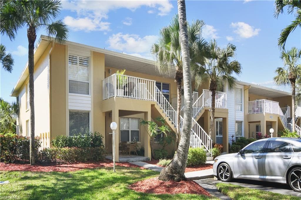 1250 Yesica Ann Cir E102, Naples, FL 34110-2