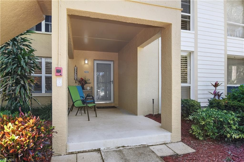 1250 Yesica Ann Cir E102, Naples, FL 34110-3