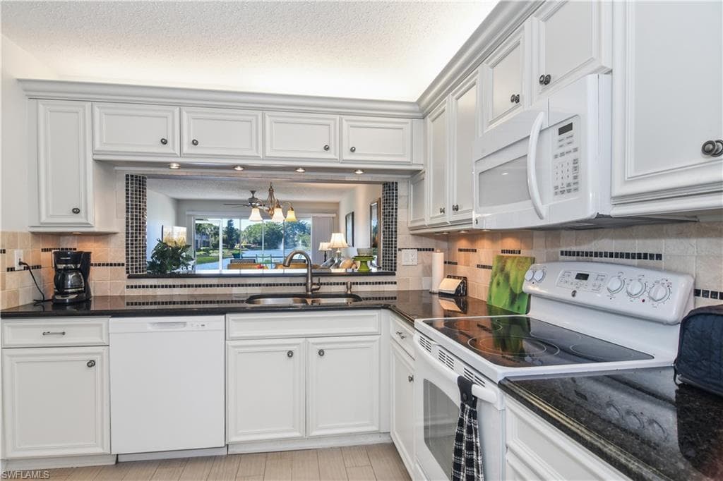 1250 Yesica Ann Cir E102, Naples, FL 34110-8