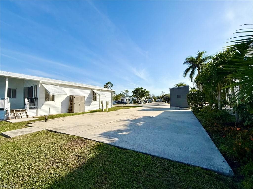 447 Cheetah Dr, Naples, FL 34114-4