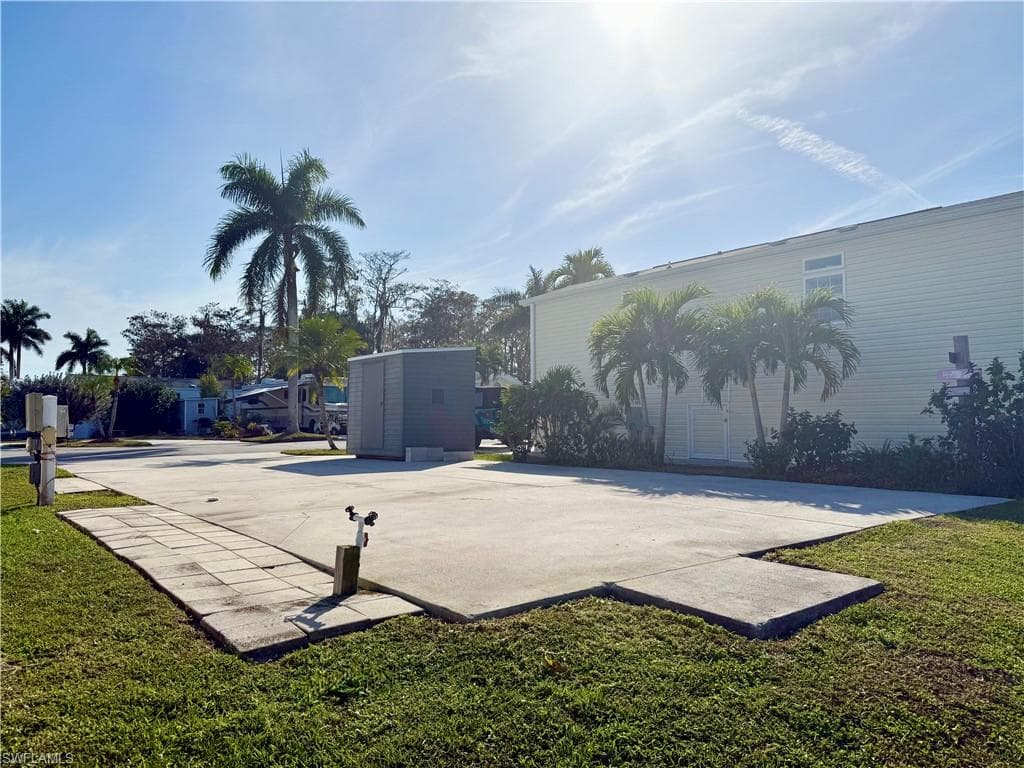 447 Cheetah Dr, Naples, FL 34114-5
