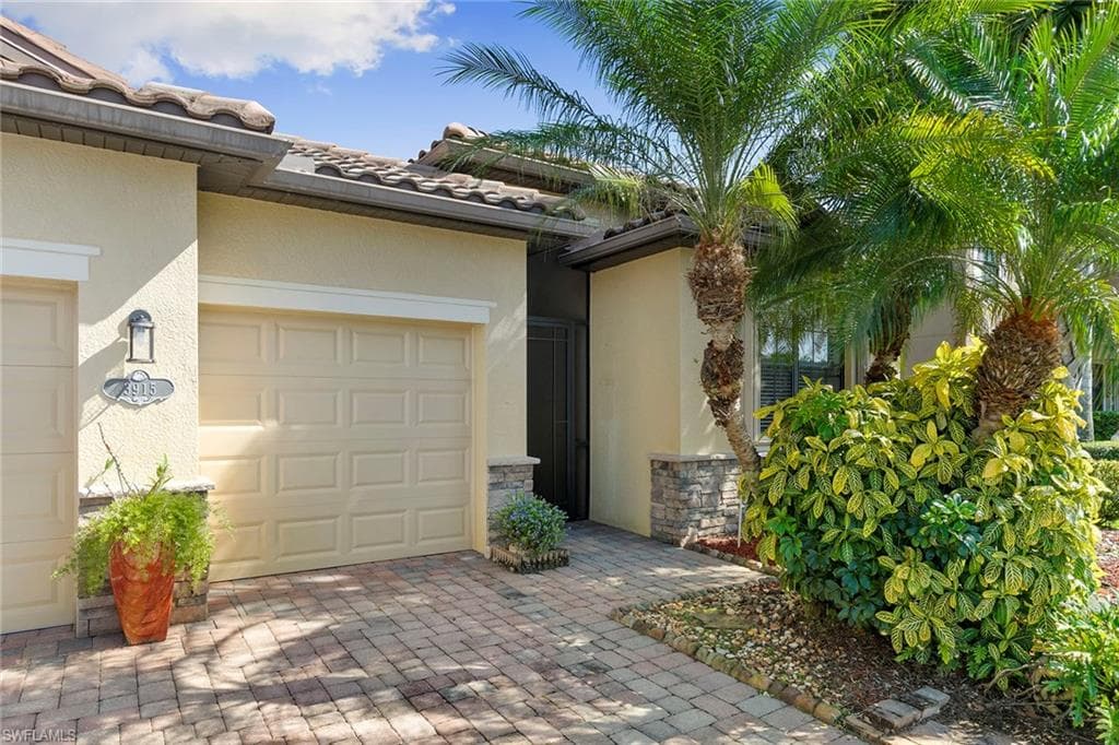 3915 Treasure Cove Cir, Naples, FL 34114-4