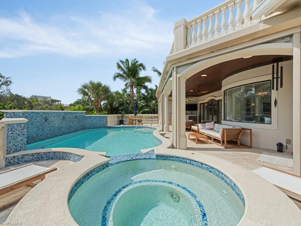 185 Beach Dr, Marco Island, FL 34145-4