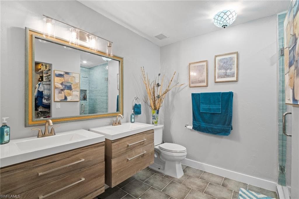 12249 Londonderry Ln, Bonita Springs, FL 34135-12