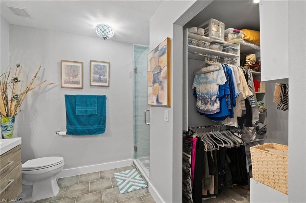 12249 Londonderry Ln, Bonita Springs, FL 34135-24