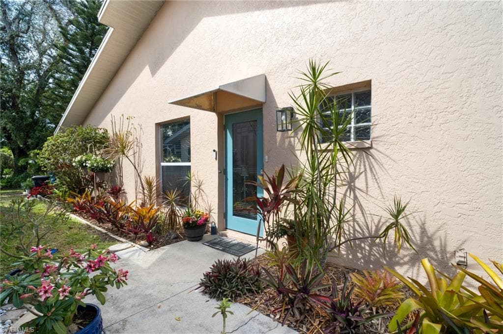 12249 Londonderry Ln, Bonita Springs, FL 34135-2