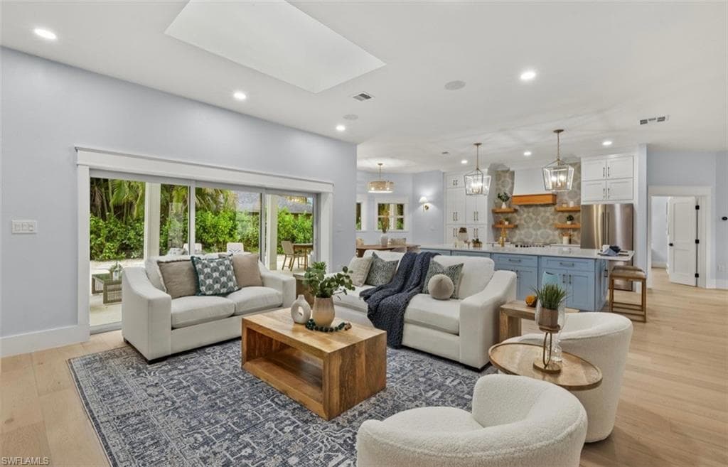 2093 Imperial Cir, Naples, FL 34110-4