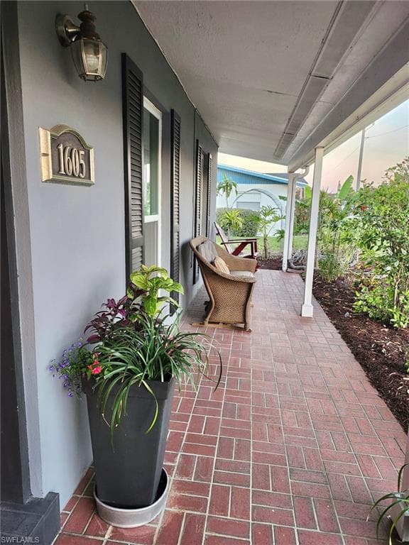 1605 Oakley Ave, Fort Myers, FL 33901-9